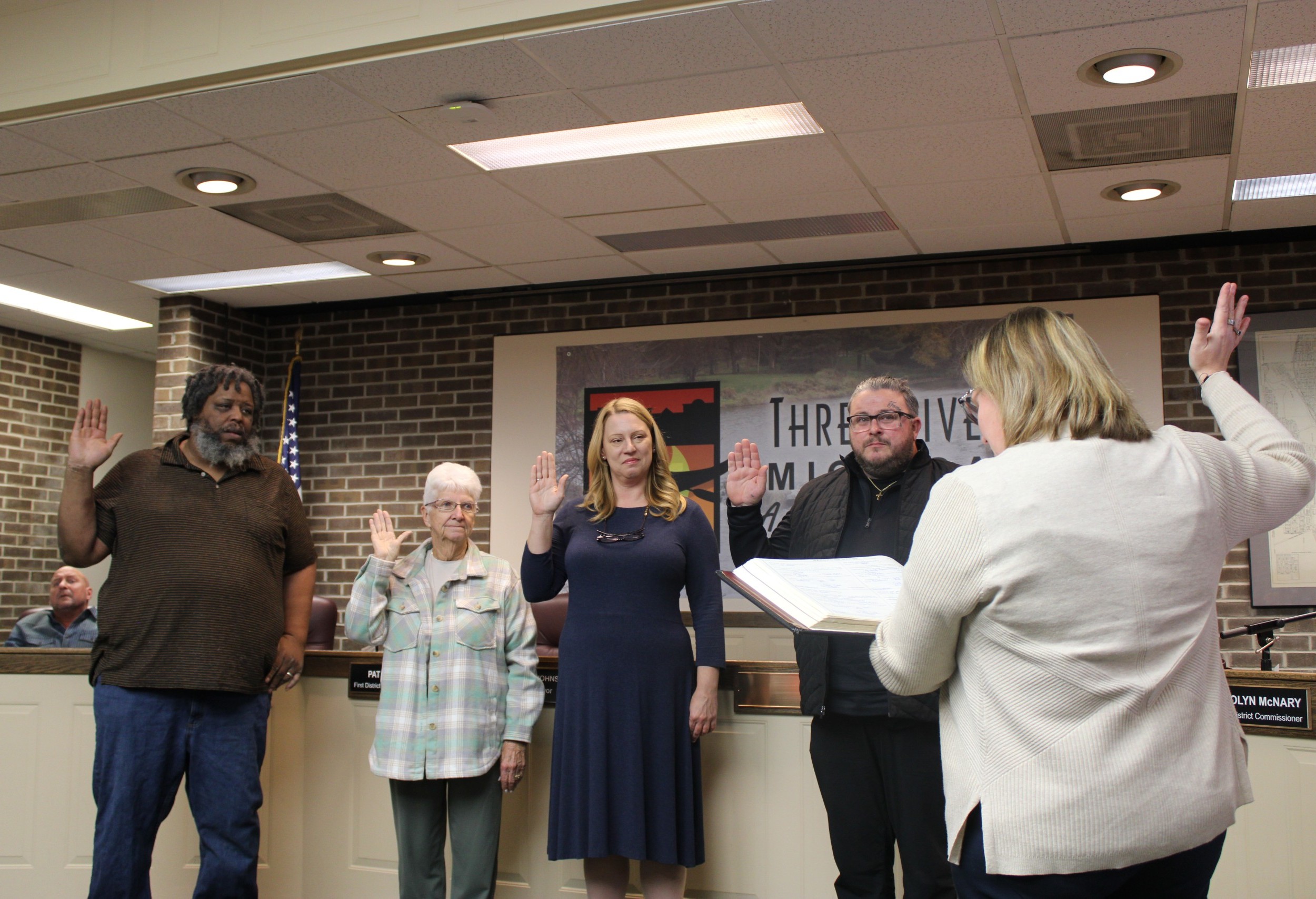 Three Rivers commissioners sworn in, McNary appointed mayor pro tem ...